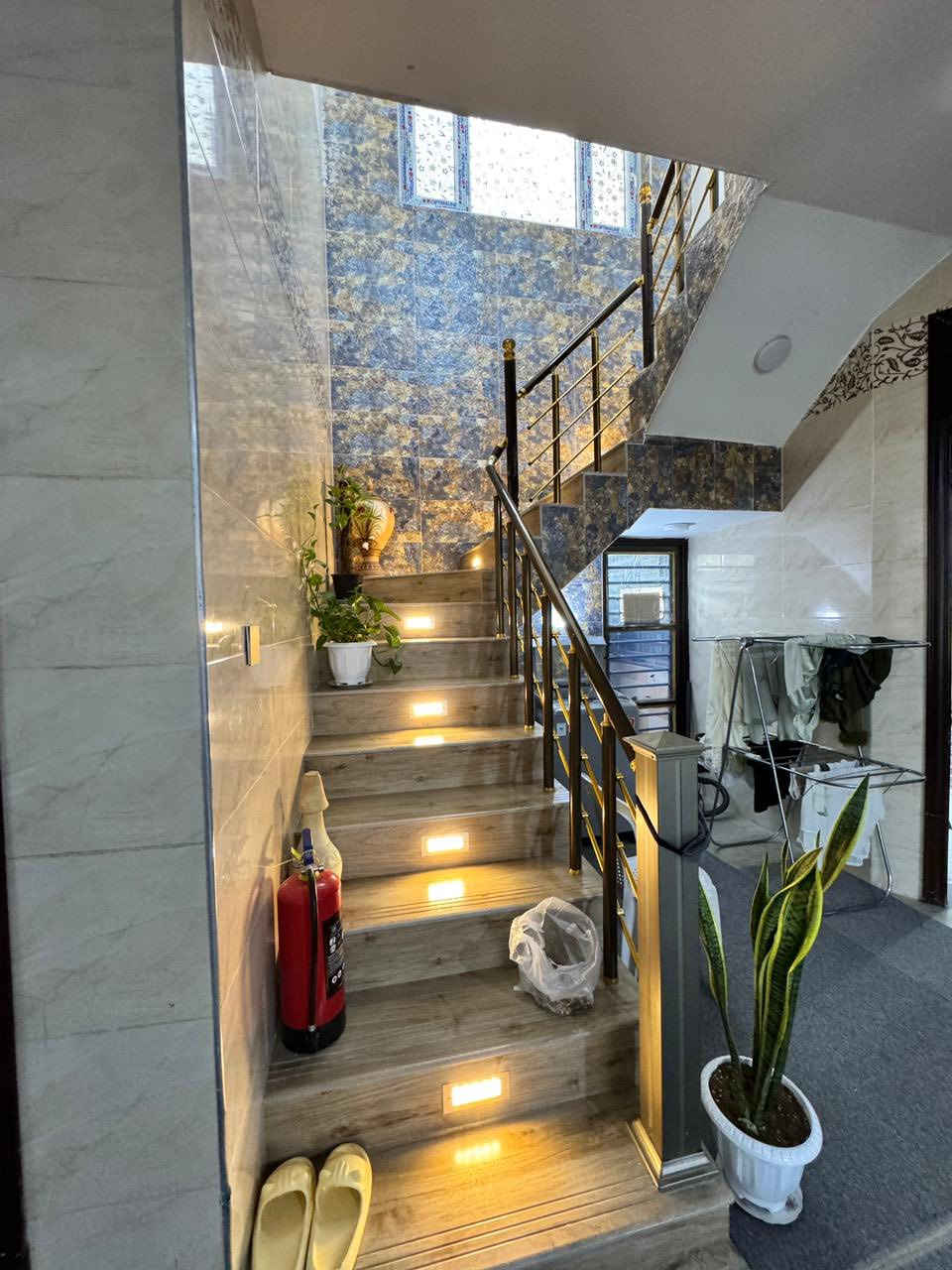 #بصمة عهد للعقار المناسب فقط .
♣️بيت للبيع 

♣️مساحه 220م {طابقين }مع كافة الخدمات

♣️طابو زراعي سند 25♠️

♣️عنوان حله زوير الغربي تقسيم حسين رضى شارع الغسل 

للستفسار اكثر الاتصال ع الارقام تالي ***********او ***********
