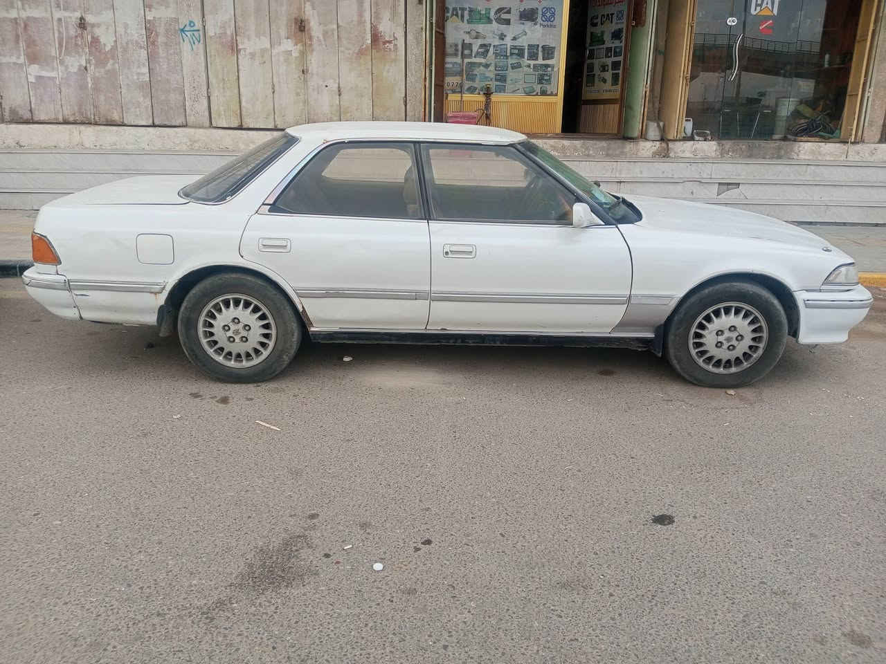 السلام عليكم سياره مارك كصيف رقم بغداد مكانها بصره حي المدراء تقاطع التربيه صاحب الوكاله البصره سنويه منتهيه 2019 السياره جاهزه مكفوله من العيب الشرعي السعر 35ورقه وبيها مجال قليل رقم ***********
