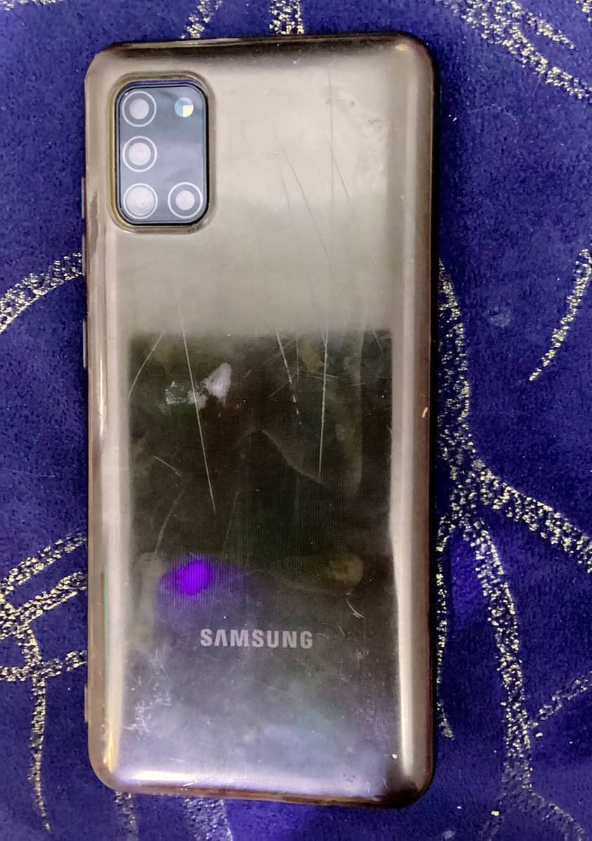 السلام عليكم تلفون A31 للبيع سعر 120 وبي مجال قليل جديد ***********
