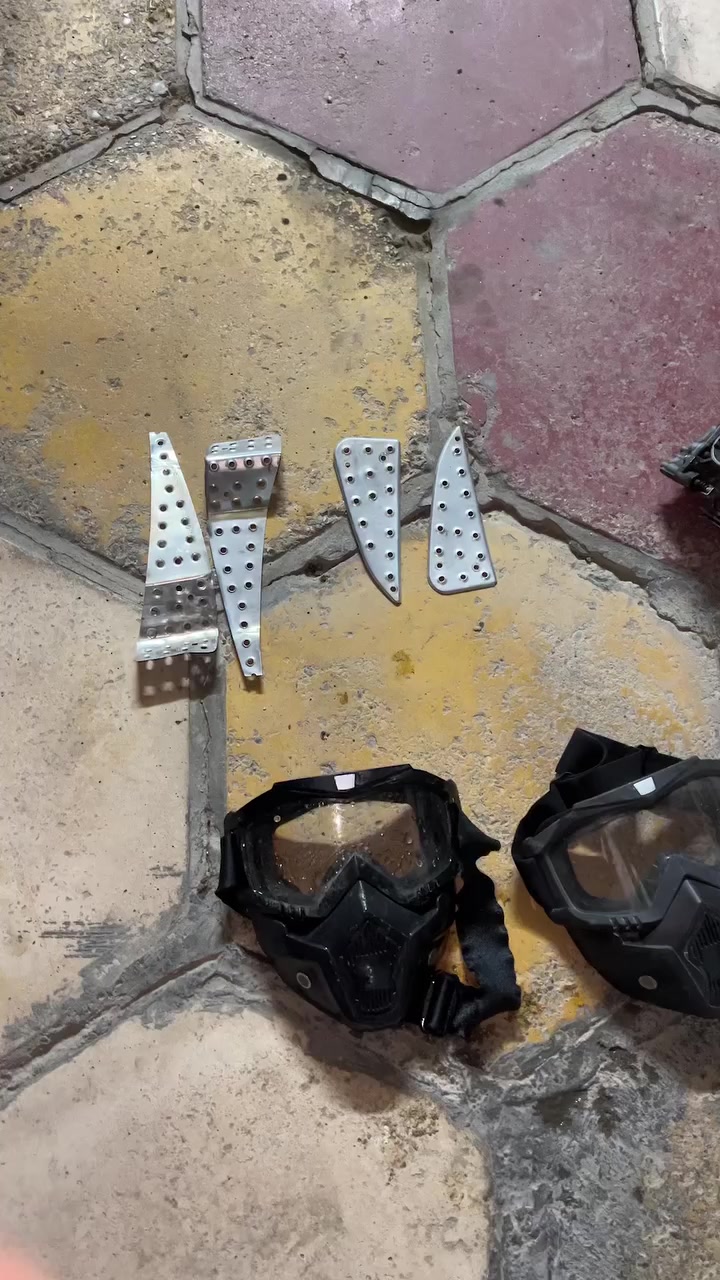 للبيع 
دواسات ب 3
اقنعة واحدب3
باتري تفحصة يلا تاخذة ب5
صالنصة fm استعمال اسبوع ب20
قبق فلاوين ب3
اشاير شوية تعبانات مختمات ب3
سبايدر رياضي ليط الجوانب طاكة بس يكعد ب3
كابريتر بلادي شغاااااا20
الصور السعر مكتوب بيهن 
مكاني بغداد الحسينية ***********
