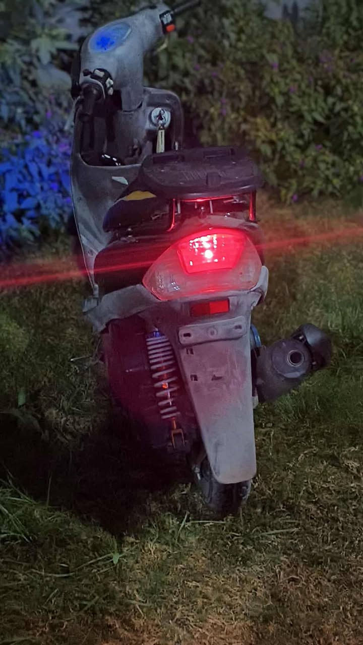 سلام عليكم دراجه ماكس منغولي للبيع دراجه نضيفه و المحرك مامفتوح بلادي و كفرات بلاديه و الدراجه عليه صالنصه FM و ستاند صفح 7 الوان  سعر 650 الف  مكاني قرب جسر المثنى رقم *********** يوجد واتساب و اوراق الدراجه كامله
