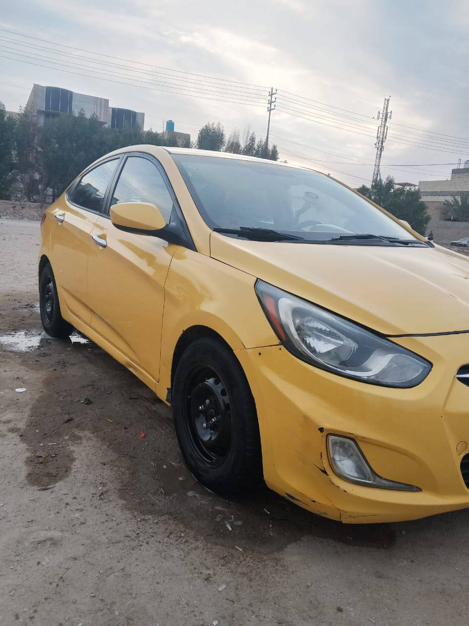 السلام وعليكم هونداي اكسنت موديل 2012مكينه جديده توني شادله كير خير من الله حداديه زينه سياره امريكيه داخله بدون حادث فقط حادفه  بلعراق جاملق موظح وبيه مكانات بيه معجون رقم نكليزي بغداد توني حولته باسمي ترايك وين ما تريد رايده ب78وبيه مجال ***********
