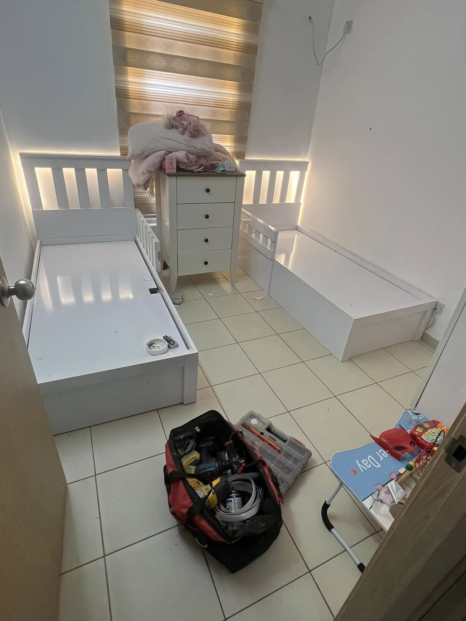 اله هالي مجمع بسمايه عروض 
سرير ابو نفر  سعره ١٣٠الف وي توصيل خشب تركي شرط متانه وقوه وضمان الستفسار *********** واتساب 
***********
