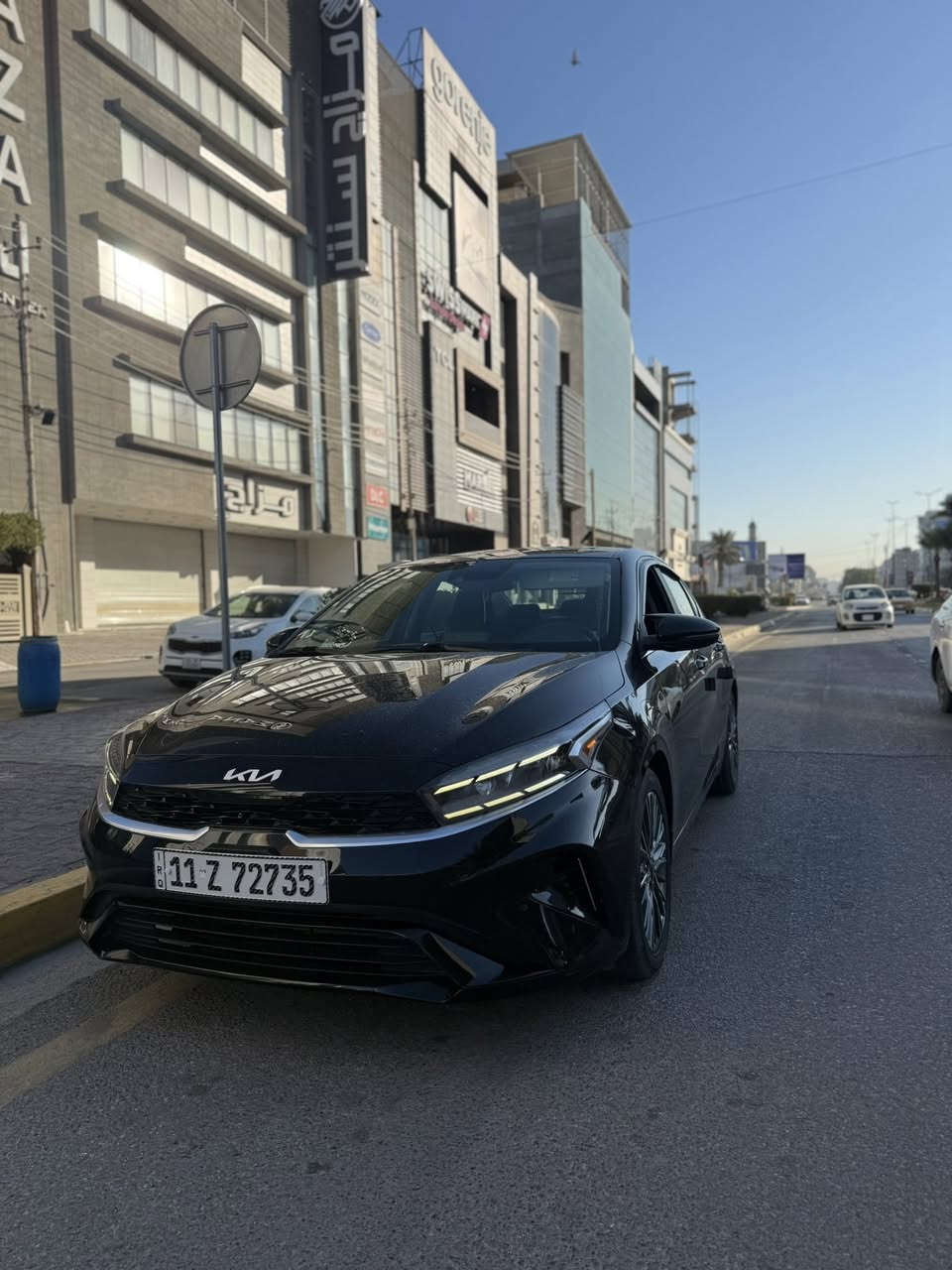السلام عليكم
KIA FORTE (2023) كيا فورتي 
EX فئة السياره

محرك 2000 

نفاصيل السيارة ....
حادث جانبي بسيط ( باب الصدر و خلف الصدر و بيه بارد جاملغ امامي و خلفي بسيط جهت الصدر )
 ايرباك بردة فقط 
بدون تبديل اي قطعة 
ماشية 36 الف مايل 
كل شي على وضع الشركة بلادي
تبريدها بشرط ( ثلاجة ) باقصى درجات حرارة رقم بغداد باسمي . ثاني يوم احولك
مواصفات السيارة ........
..
كير CVT 
لايت امامي 4 عدسات led
بك لايت خلفي led
حساسات 360 درجة
 فتحه سقف
رادار امامي و خلفي و جانبي
مانع اصطدام امامي
مانع اصطدام خلفي عند الرجوع
نقاط عمياء عند تغيير المسار
حساسات بالابواب للتنبيه عند فتح الباب و سيارة قادمة من الخلف شاشة كبيرة 
حساس اطارات 
تدعم الكار بلي و الاندرويد اوتو
3 وضعيات للقيادة
Normal-Smart -sport
نضام المحافضة على المسار
كروس ( تحكم بالسرعة )
شاحن وايرلس لاسلكي
منافذ للشحن امامية و خلفية
قطعتين تبريد امامي و خلفي
بصمة صندوق خلفي
كامرة خلفية دوارة
اشارات بالمرايا الجانبية 
ندفئة ستيرن
ندفئة كشنات امامي
نظام تنبيه اذا تحرك السير وانت بقيت واكف تنبهك  
ويل كب بلادي حجم 17
نظام ترحيب صوتي
السعر160 وبيه مجال بسيط
مكان السيارة بغداد( الحريه )

0790 272 1936‬
0770 998 9938
