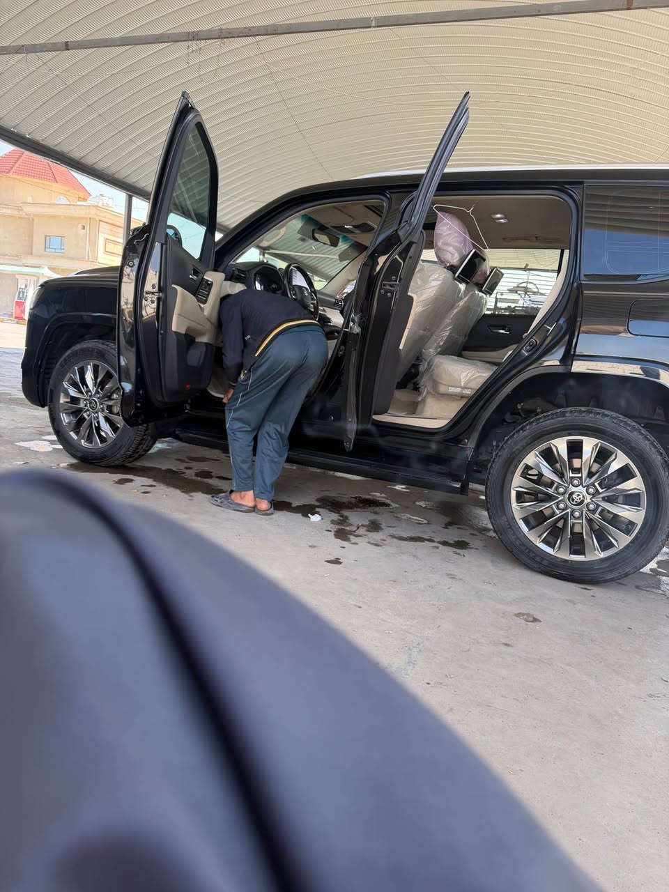 السلام عليكم، لاندكروز Gxr 2022  سبعينه جديده وكفاله عامة من كلشي رقم اربيل الجديد، مغلفه ppf . ساز اصلي . *********** البصرة, العراق
