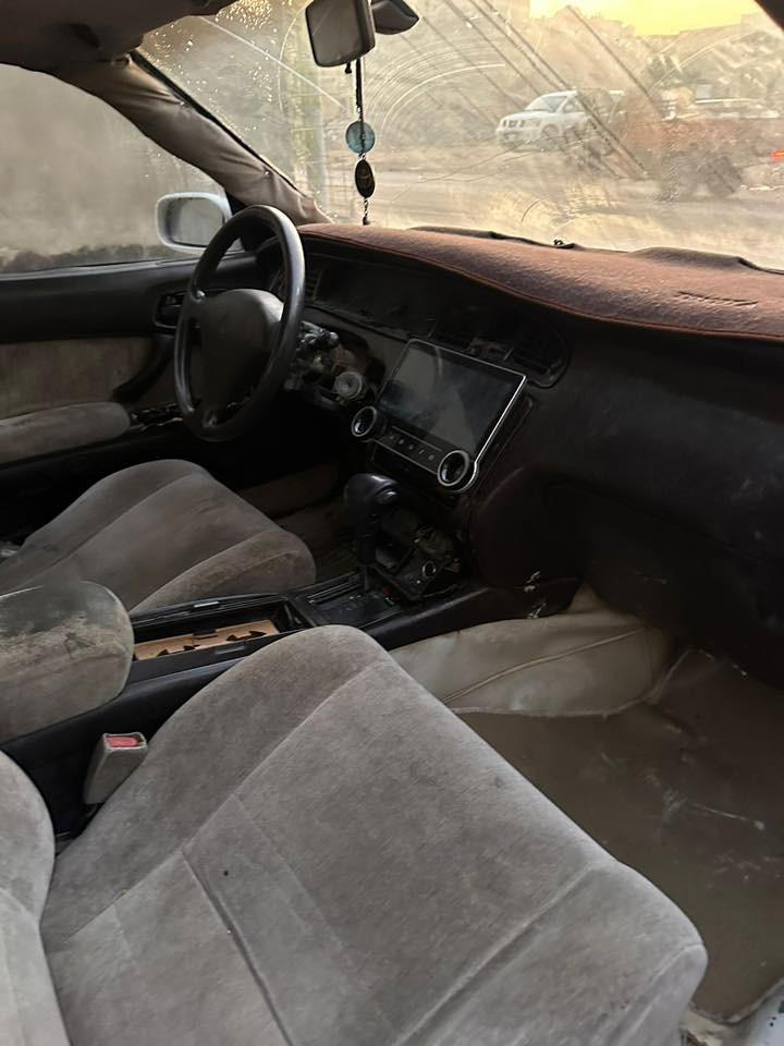 السلام عليكم تويوتا كروان بطة سياره كفالة من الضربة والكص والصبغ مكينه ثنين ونص فيفيتي بدون ارقام وسنوية تبريد شغال حدادة جاهزة السيارة ترايك وين متريد السعر 27 للبيع او المراوس ***********
