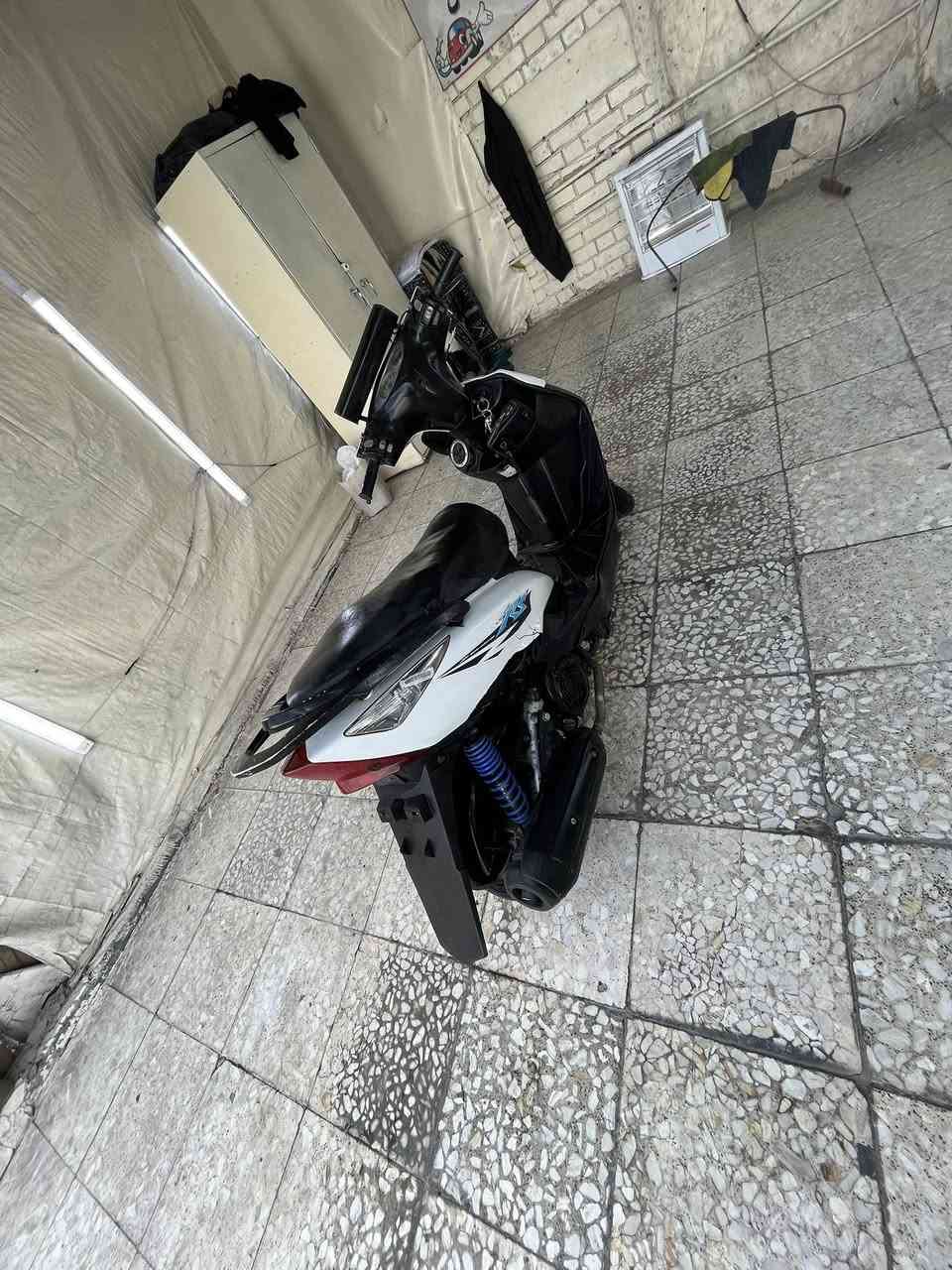 ***********
***********
السعر (425)
العنوان بغداد حي الجامعة 
السلام عليكم للبيع ماكس ثعلب سرعة 140 دراجة بلاديه مكينه جاهزه بدون لا نضوح ولا تبخير ولا صوت شلعة معدل كابريتر بلادي سلف بلادي صالنصه بلادي ويل امامي خلفي بلادي الدراجة كلها بلاديه كهربائيات ( سلف شغال لايت امامي زنون شغال اشاير يمنه يسره دبل شغال هورن شغال عداد بنزين شغال )
بيها فقط البريك الخلفي يحتاجله قمجي والباتري ضعيف باقي الدرااجة كامله وموضحه بالصور.
