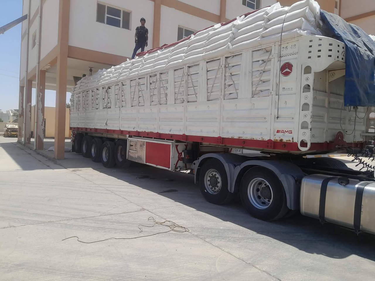 عربانه للبيع شاصي حدادي 16 خمس محاور طول ١٣،٦٠ جاهزه لعمل مكان لعربانه لفلوجه مكلف بنشر رقم صاحب لعربانه ***********

