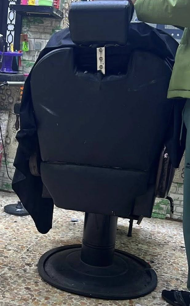 كرسي حلاقه للبيع
نضيف ما بي 
ثابت الكرسي مو متحرك 
سعره130الف 
مكاني حي الرفاعي


**إذا كنت صاحب هذا الإعلان وتريد حذفه لأي سبب، رجاءا أرسل رسالة إلى الدعم الفني**