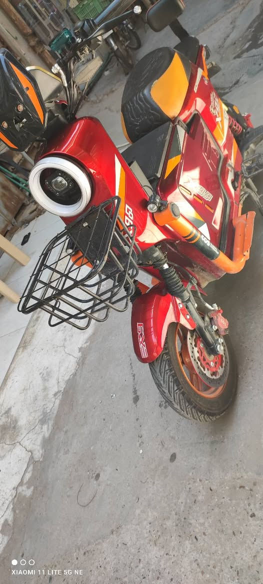 سلام عليكم
دراجه X900 

دبل السويج دبل بصمه

بطاريات 9.5 عدد 5

النقوصات هورن  ودوسات مال رجل 

دراجه نضيفه استعمال شخصي

سعر 400 وبيه مجال حك الجيه
عنوان جسر القديم مقهى اوات
رقم هاتف ***********
