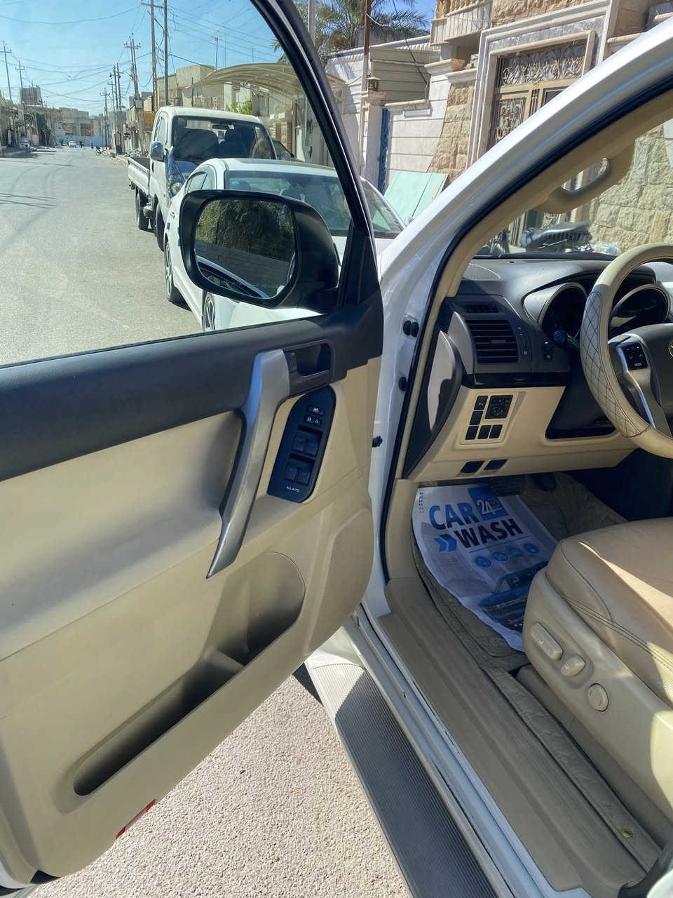 السلام عليكم
للبيع برادو 2014 مواصفات TXL محرك 6 سلندر 

رقم أربيل إنكليزي باسمي شرط التحويل 

كفاله عامه كير محرك مكفول شرط

تخم تاير جديد . لون ابيض صدفي 

ممشى السياره 180 

السعر 34 وبيها مجال للشراي

مكان السياره الأنبار الرمادي  ***********
