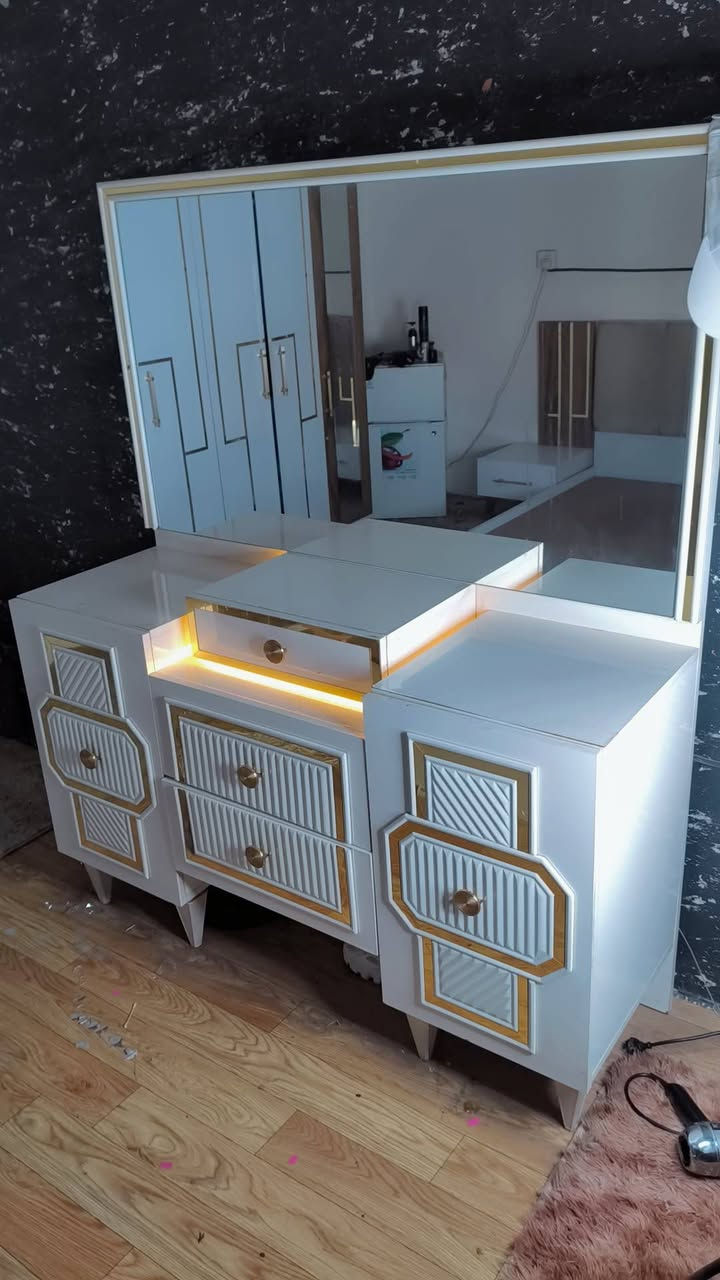 سلام  عليكم غرفه خمس قطعه غرفه صناعه درجه أولئ عكس امهات ال ٥٠٠ كنتور ست بوب كل باب ٤ ميزانيات هايدروليك مو العاديه ضهر  درجئ أولئ مو الخفيف السوكي سجج جرارات كلهن هايدروليك الاصلي مو حفر
اجتي الميز تواليت صغير بدلته شتريته ٢٠٠ الف وينباع ضمن سعر الغرفه الغرفه شخط مابيه اليحب يتصل او واتس

***********
