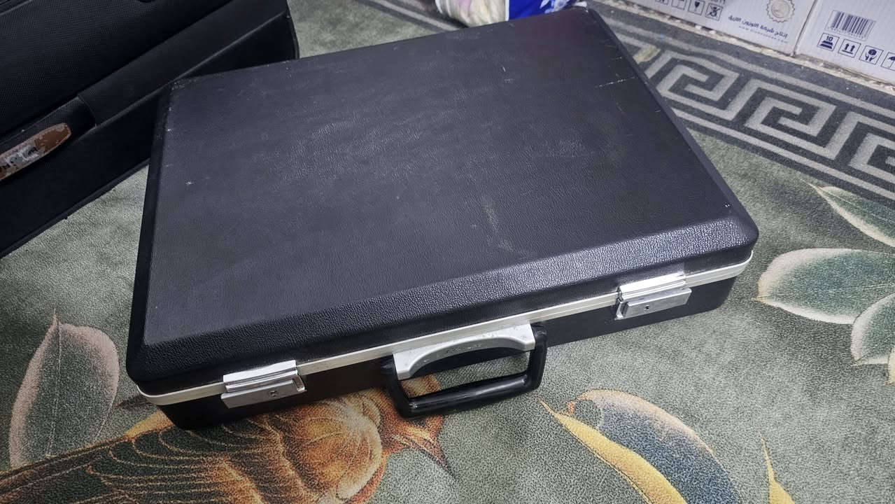 جنطه دبلوماسيه قديم بس نظيفه جدا قيم واخذه اعلى سعر يجي ابيعها


**إذا كنت صاحب هذا الإعلان وتريد حذفه لأي سبب، رجاءا أرسل رسالة إلى الدعم الفني**