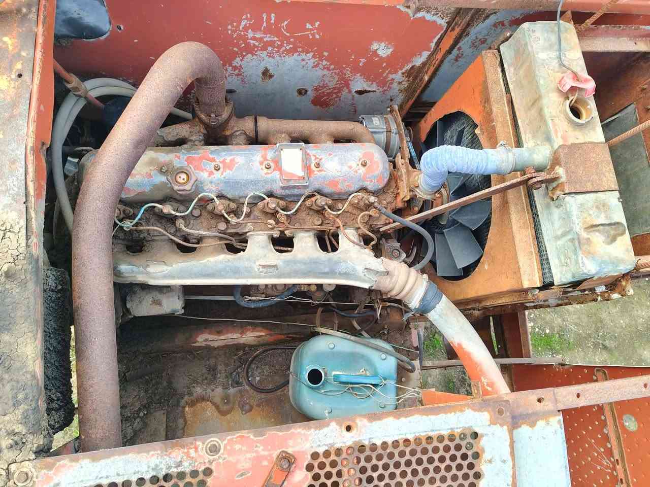 حاصدة لاڤيردا موديل 1985 
رقم و سنوية كامل 
مكانها الموصل 
للتواصل اتصل على رقم بي واتساب 
***********
