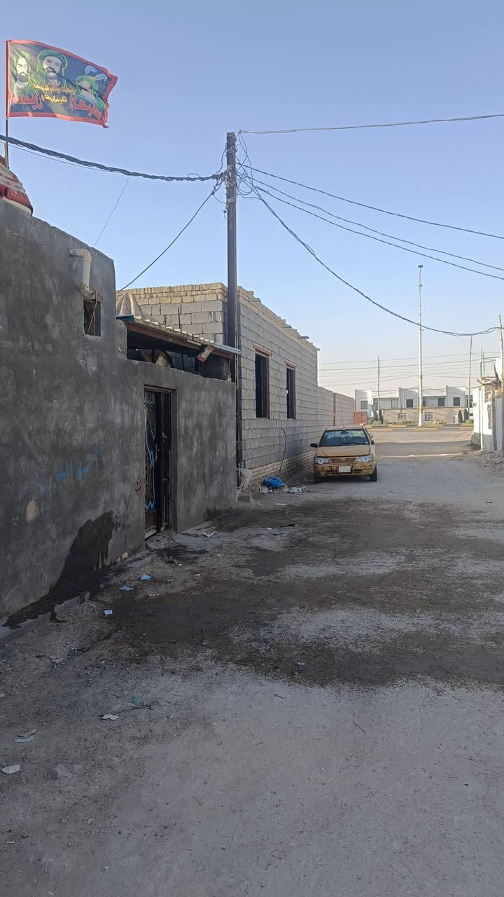 بيت للبيع مساحته ٢٠٠ قرفتين + مطبخ+ استقبال موقع البيت مقابيل المعارض قريه ال مجيبل عل شارع العام سماوه خضر السعر عل واتساب او اتصال ***********
