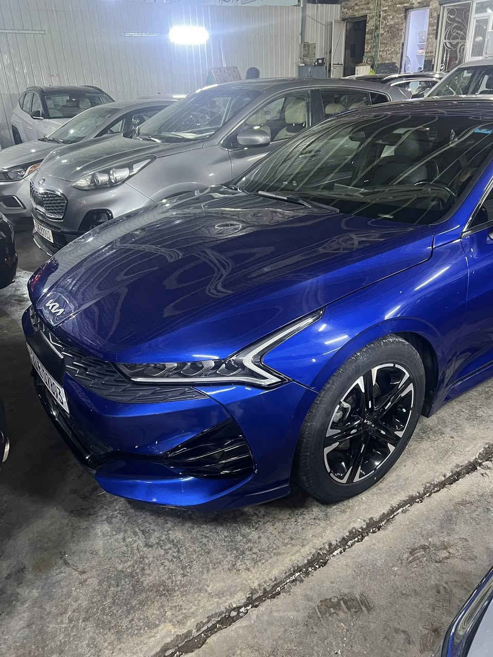 السلام عليكمk5للبيع السياره جديده ماشيه ٤٠الف السياره فوول عدا بانورما المواصفات رادار امامي رادار خلفي رادار جانبي بصمه شاشه كبير كامره دواره اوتوهولد ادراف مود سايد بريك بصمه السياره مديل ٢٠٢٢حادثه جاملغ وبنيد والباقي مكفول كير مكينه جديدحداديه صدر كله جديد  السياره بدون ايرباك وبدون شاصي كله مكفول العنوان بغداد للستفسار ***********
