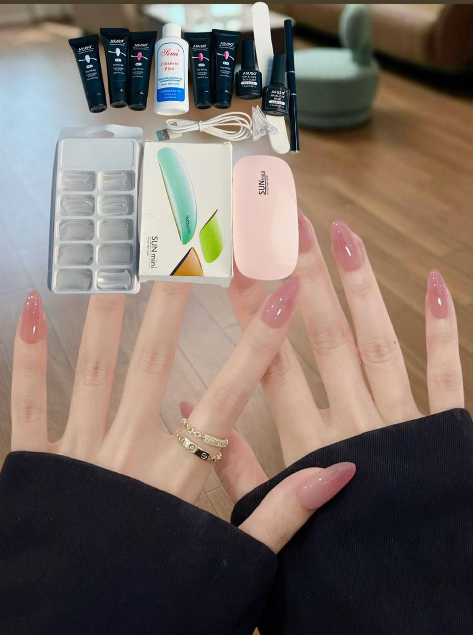 تألقي بأظافر قوية، طويلة، ومثالية بكل سهولة وبنتيجة احترافية تدوم لأسابيع! 💅💖
تعرفي على مكونات الطقم بالتسلسل وخطوة بخطوة:
• 1️⃣ قوالب الأظافر الشفافة (Dual Forms): قوالب بأحجام مختلفة تناسب جميع الأصابع،
• 2️⃣ أنابيب البولي جيل  5 ألوان مميزة وقوية (بين الشفاف، الأبيض، والوردي الطبيعي) سهلة التشكيل وخفيفة جداً على الأظافر
• 3️⃣ قاعدة الجيل  الطبقة الأساسية الأولى التي تحمي أظافركِ الطبيعية وتضمن ثبات البولي جيل لأطول فترة ممكنة.
• 4️⃣ محلول المنظف  السائل السحري الذي يمنع التصاق الجيل بالفرشاة أثناء التشكيل، ويُستخدم لمسح الأظافر وتنظيفها. 🧪 المطهّر
• 5️⃣ القلم المزدوج (قلم التشكيل): يحتوي على جهتين؛ ملعقة معدنية لقطع وتوزيع الجيل، وفرشاة ناعمة لتشكيله داخل القالب. 🖌️🥄
• 6️⃣ الملقط الشفاف 
• 7️⃣ المبرد الأبيض  
• 8️⃣ مصباح التجفيف الذكي /  ويعمل بوصلة USB في أي مكان. 🔌💡
• 9️⃣ الطبقة اللامعة (ASUSO Top Coat): اللمسة النهائية الزجاجية التي تحمي الأظافر من
توصيل مجاني لجميع محافظات العراق #لقطة #اكسبلور #اكسبلورر_2025 #اكسبلور_فلو #عرب #ضحك #الامارات #اكسبلور_explored #اكسبلور_لايك #كومنت  #عرب_فوتو #تصويري #صور #نكت #لايك #مضحك #من_تصميمي #سياحة #غرد_بصورة #دبي #اكسبلور #لقطة #لايك #دعم #تفاعل #لايكات #كومنتات #اكسبلور


**إذا كنت صاحب هذا الإعلان وتريد حذفه لأي سبب، رجاءا أرسل رسالة إلى الدعم الفني**