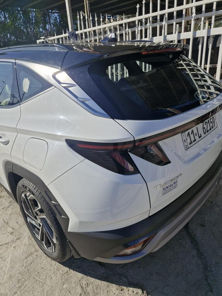 � للبيع | توسان 2025 خليجي
🔹 الحالة: شبه جديد – على وضع الشركة بيها بس بارد بصندوق موشر عليه بصور

🔹 الممشى: 15 ألف كم

🔹 التسجيل: رقم بغداد باسمي

🔧 

المواصفات:

 • محرك 2000 سي سي

 • بصمة + تشغيل عن بُعد

 • كراسي كهرباء

 • صندوق خلفي كهرباء

 • ويل كب 19

 • فتحات تبريد خلفية

 • هاند بريك بصمة

 • مانع انزلاق + مانع انحدار

 • لايت زينون متحرك

 • شاشة كبيرة متصلة

 • داشبورد ديجتال متغير

 • شاحن وايرلس

 • حساسات أمامية

 • حساس تاير

 • Auto Hold

 • Drive Mode

 • مرايا ترحيب وشفط

 • داخلية لون أبيض

 • تبريد قطعتين

💰 السعر: 228

📍 الموقع: بغداد – الأعظمية

📞 واتساب فقط:

 • ***********
