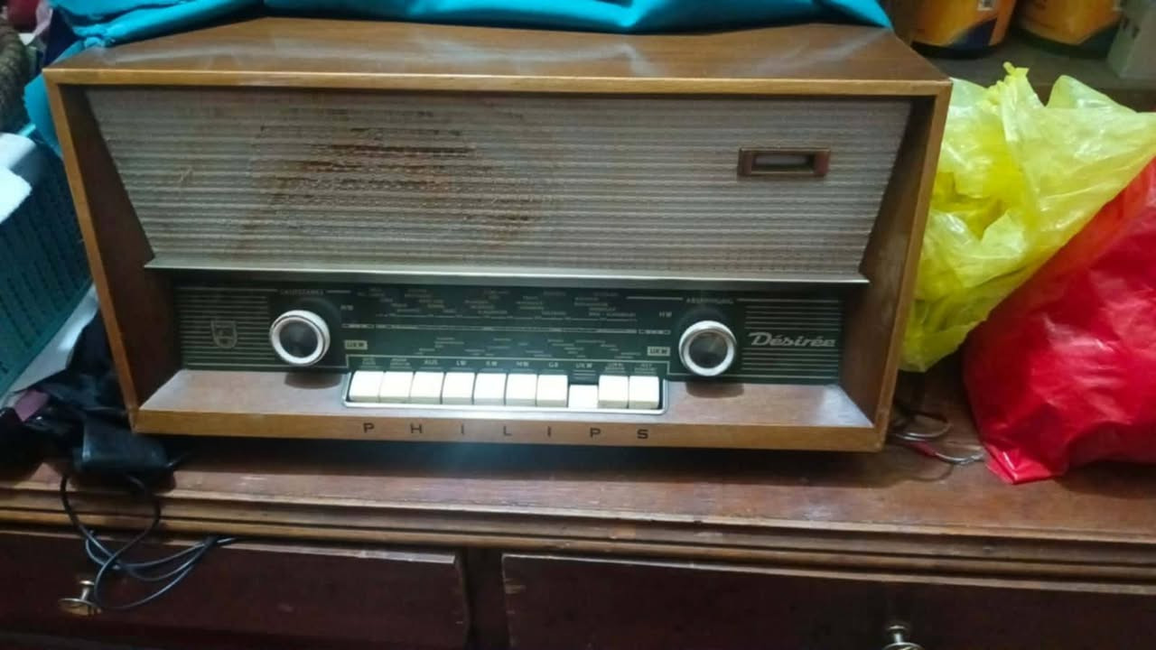 السلام عليكم سماور راديو قديم شغال لبيع قطع نادره *********** واتساب
