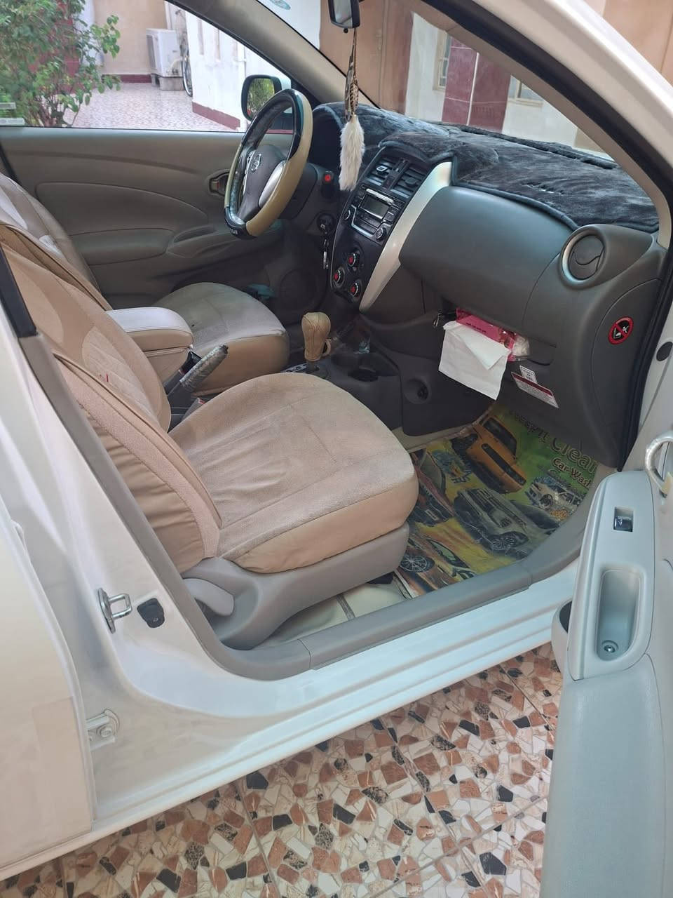 السلام عليكم ورحمة الله
نيسان سني المصرية 2020 للبيع 
السيارة نضافتها 99% مكفولة كفالة عامة الهندي الاصليه رقم سليمانية رقم الماني ماشية 80 الف ما مبدل بيها اي شي  السعر ب 113 وبيها مجال مكاني ديالى للأستفسار التواصل ***********
