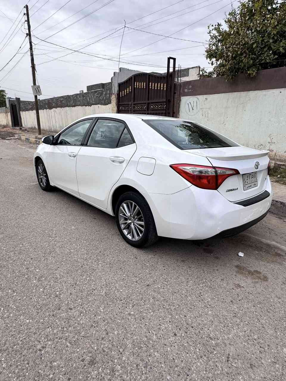 السلام عليكم 

الي يحب يعرف التفاصيل موجوده بالفيديو  واضحة
حته يبين كلشي كدام عيونكم خاف بالصور متبين السيارة حته المقطع قبل لا اصبغ موجود
ع العموم سيارة كورلا موديل 2014 وارد امريكي 
محرك 1800 
صدره امامي خلفي مبدل جديد
شاشه
يعني مواصفاته المعروفه 
السعر 118 وبيه مجال حك الجيه بعد المعاينه 
العنوان الفلوجة الحبانيه 
للأستفسار ***********
