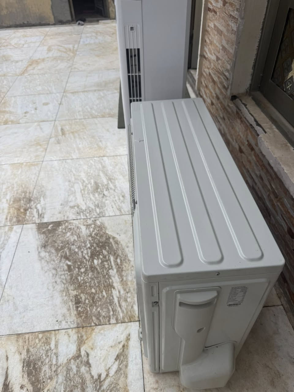 ‏السلام عليكم
‏سبلت كنتوري اثنين طن نضيف جدا أخو الجديد مشتغل شهرين غاز الشركة مقفول
‏السعر 700  الف
‏العنوان رمادي الجزيرة  طريق الجرايشي￼
‏موبايل ***********
