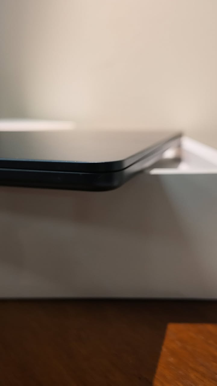 Macbook Air M2
512 GB Hard
8 GB Ram
Battery 100%
Cycle 20
15 inch
Midnight 
1,200,000 IQD
للتواصل 
***********
