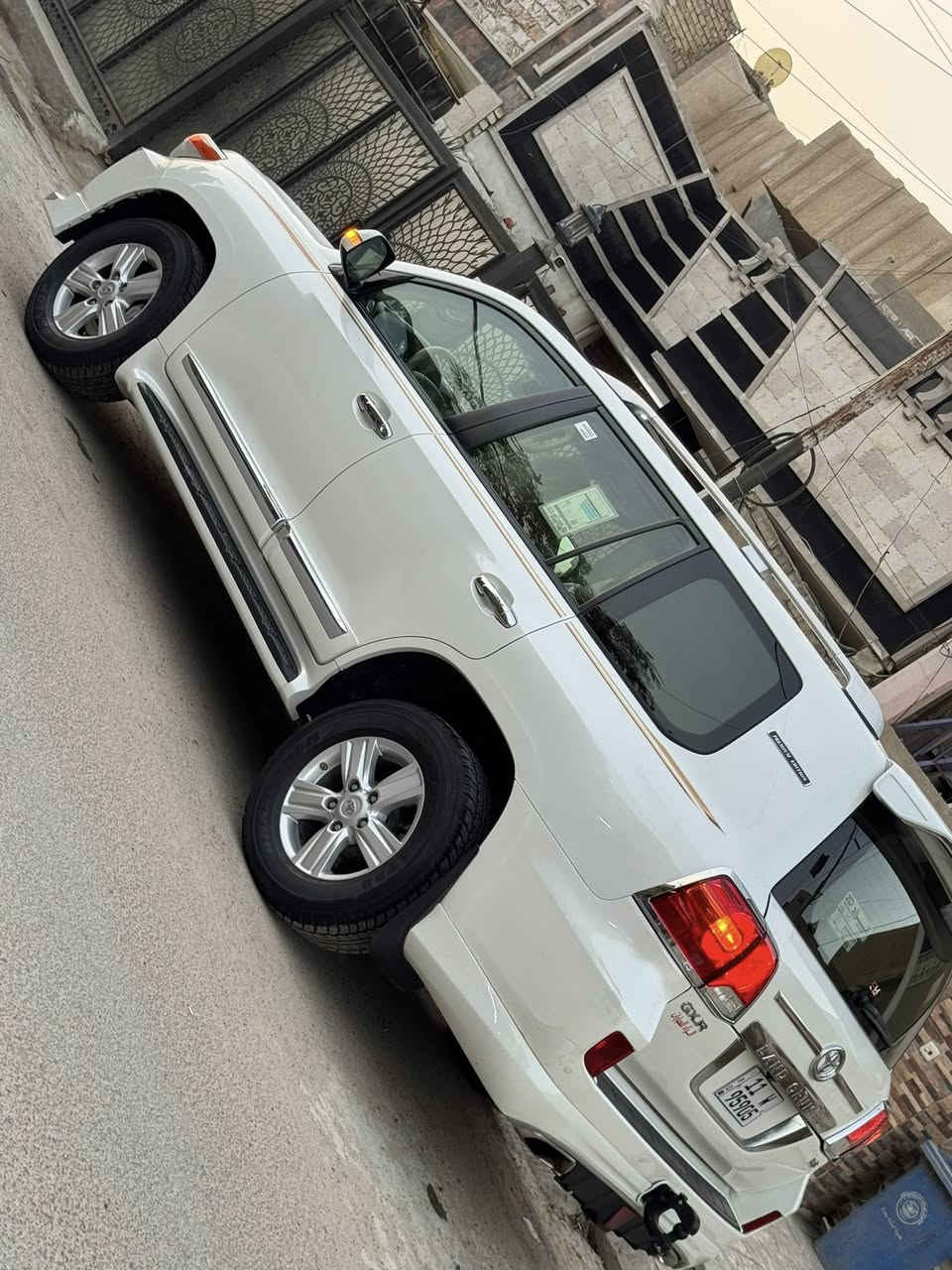 السلام عليكم للبيع لاندكروز ٨ سلندر ٢٠١٥ (٤٦٠٠) مكفولة من الصبغ والفتح والبارد
تخم تاير دنلوب ياباني جديد
رقم بغداد جديد وسنوية جديدة بأسمنة
ماشية ١٤٠ 
كير ومكينة وكلشي مكفول بيهة
ثلاجة
تحكم ستيرن
٨ ايرباك
بصمات ودخول ذكي
لايت زينون
حساسات 
كاميرا وشاشة 

سعرهة ٤٢٠ وعنوانهة بغداد البياع حي الاعلام 
***********
