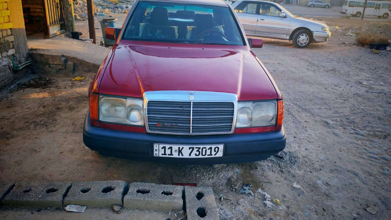 مرخصه مدير الكروب سياره مرسيدس دب موديل 86 مكينة وكير بطه مصبوغة حزام تخم تاير جديد رقم انكليزي بسمي تبريد شغال عوزه غاز سنويه 30 السعر 40وبيه مجال قليل مكان بغداد حي اور رقم الهاتف ***********
