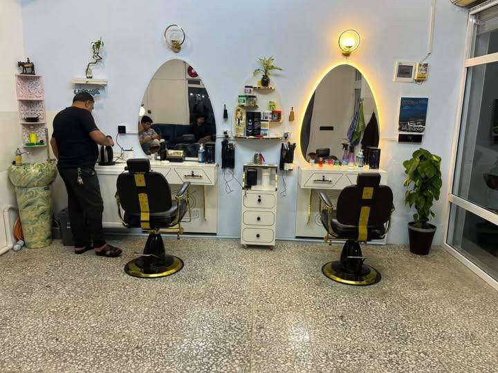 كراسي حلاقه جدد صارلهن سبوع من جبتهن اريد مراوس اذا اكو سود كبار نضيفات سبب البيع محل جبير وهنه ناعمات ،،،، السعر 600 وبيهن مجال قليل مكاني الشعله الخطيب الزراعي ،، ***********
