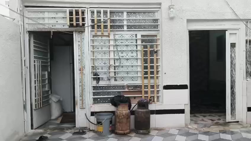 بيت للبيع زراعي يم محطة سماء الفرات شارع 30 مساحه 150م الاتصال ***********
