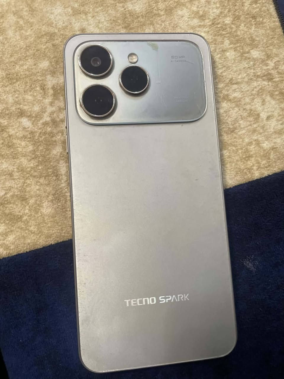 جهاز تكنو سبورك 40.جهاز نضيف مستخدم 23 يوم ذاكره 256/4 السعر 170 الف وبيه مجال بسيط  الرقم وتساب فقط ***********
