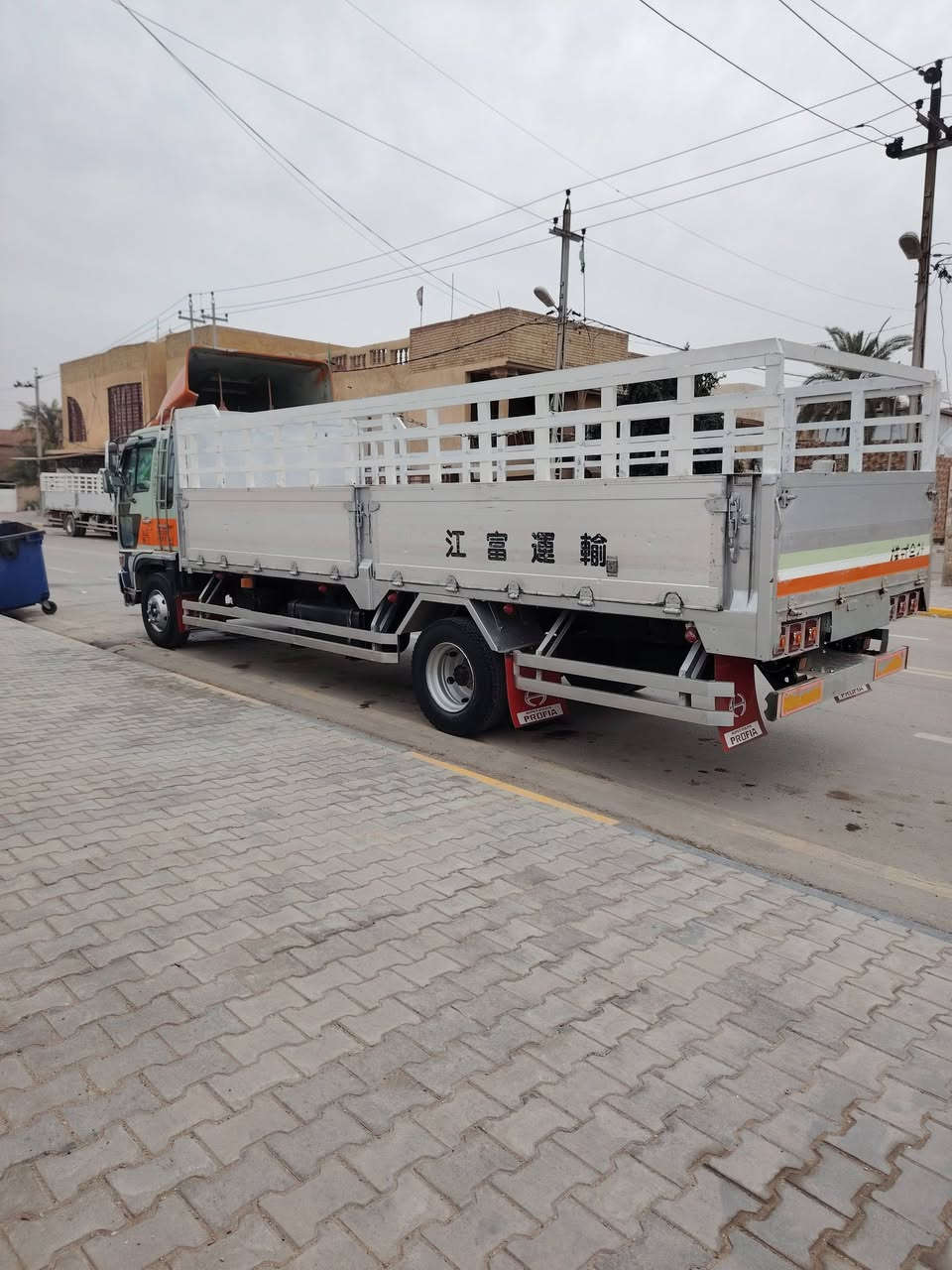 سلام عليكم سياره هينو انكر ستة وربع بلادي ٨٠ عادي سياره جاهز من كلشي مكان كوت *********** موديل ٩٦
