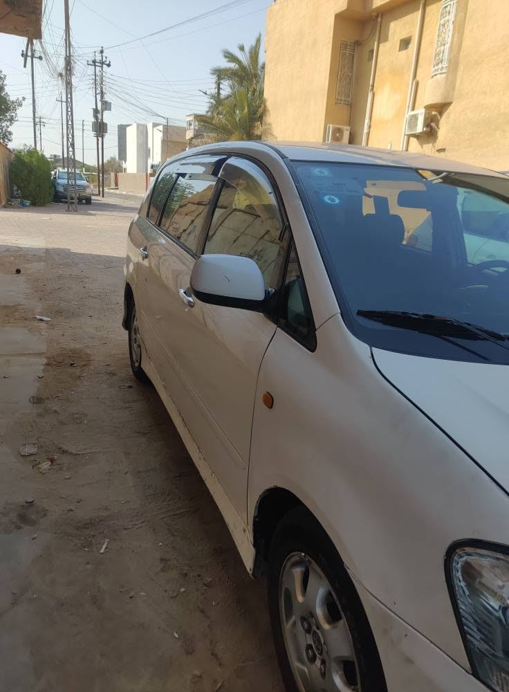 السلام عليكم سياره ابصم عادي موديل 2001 جاهزه انشالله من مكينه وكير وحداديه وتخم تاير كهربائيات كلها شغاله تبريد 3 قطع ثلج تبريدها ما بيه اي نقص مكينه 2400 جاهزه بيها سياره باردات بالبدي وبيهه ضربه خفيفه بالجاملغ الامامي رقمها بصره انكليزي شرط التحويل سعرها 110 وبيها مجال مكاني البصره القبله يم البريد ***********- *********** البصرة, العراق
