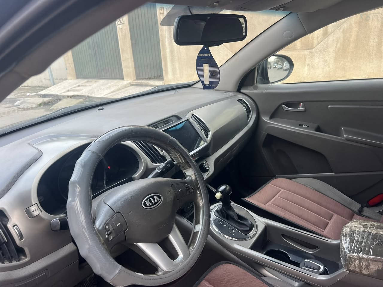 للبيع او مراوس
كيا سبورتج عالي خليجي 2012 رقم جديد بسمي بلا ضرر فقط رش مكانين سيارة جاهزة بيها كوبون بانزين مواصفات سبورتج معروفة سعرها 128$ وبيها مجال مكان السيارة الموصل الايسر للتواصل
***********
