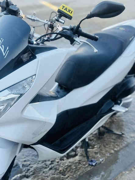 سلام عليكم بي سي اكس جيل الثاني ياباني رقم وسنويه شرط التحويل الدراجه مكفوله كفاله عامه من كلشي بيها ملاحضه زغيره الحيم مال الستاند ومبين بل الصوره دراجه 150 مكاني بغداد شعب شارع الصحه او حي البساتين *********** خاص ماكو مقفول الي يريد يتصل عل الرقم فقط
