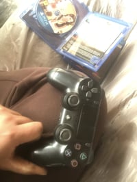 شباب عندي يده بلي 4 اصلي وعندي اقراص ادرايفر + لعبه جزئين لعبه حلو تخب...