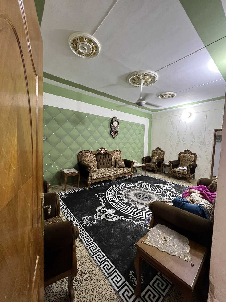 السلام عليكم
للبيع دار ملك صرف 200م طابقين في حي الشهداء 
يحتوي على أربع غرف منام و استقبال و هول وصالة ومطبخ وحمام داخلي وصحيات خارجية.
للاستفسار اكثر اتصل على الرقم 👇
*********** أو مراجعة مكتب آدراك للمحاماة والعقار أو المراسلة عبر الصفحة
