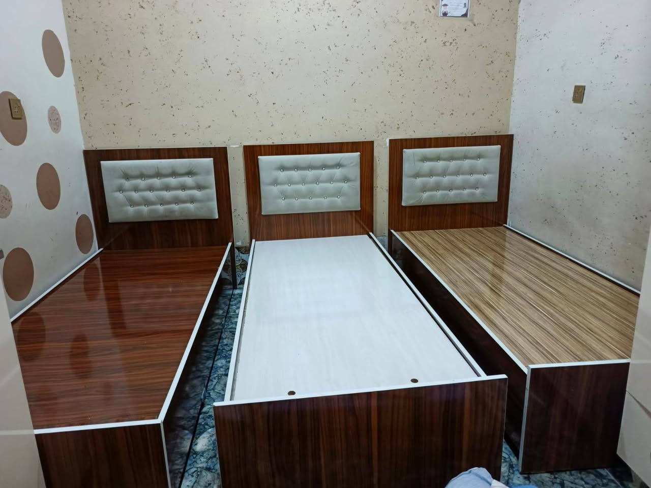 متاح 3 سيسم نفر واحد خشب MDF  التركي الاصلي تفاصل موسوكيات سعر الكلي 300الف وبيهن مجال بصيط للشراي مكاني كركوك مكلف بنشر ***********
