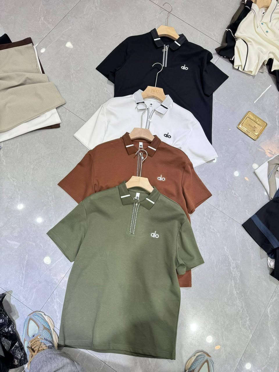 قسم بسيط من البضاعة الي فاتحينها الكم بالمحل 🔥🔥

خامه كلش مريحه و القالب مالته فت على الجسم 
موجود قياسات كاملة 

شرفونا للمحل 🫡 موجودين من ٨ الصبح لل٨بليل

📌📌 العنوان ديوانية شارع الدغارة قرب حلويات المصطفى ازياء مودرن للملابس الرجالية ***********
