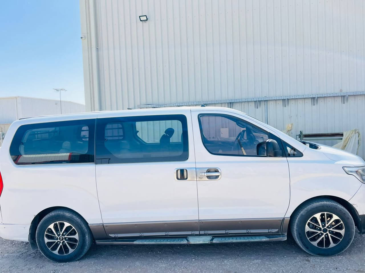 سلام عليكم ستاركس 2019 معالايه 2023   بيه جاملغ خلفي مبدأل وثاني  صبغ سايره جديده  مفتوحه سياره حلوه تخم تايرات نضيفه سياره سعر 165 بيه مجال شوي ماني بصره دير  رقم تلفون ***********
