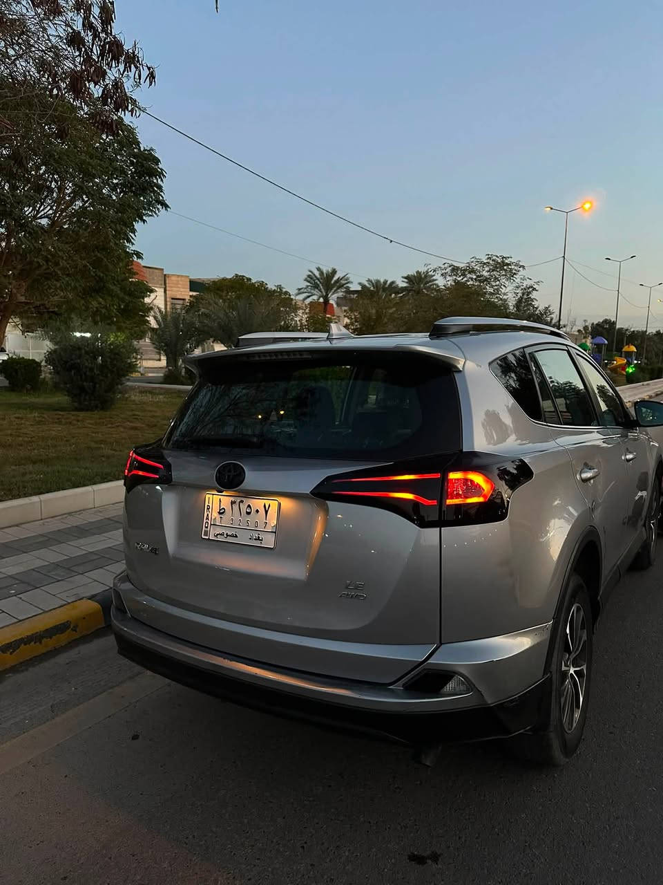 السلام عليكم
من رخصة الادمن المحترم 💙

راف فور RAV4 2018 وارد امريكي 

حادثها جاملغ امامي جهة السايق وشبر من الباب والبنيد بدون دواخل   ايرباكات سليمة وصور الحادث مرفقة بالمنشور  السيارة ماشية 105 الف كيلو متر  ، محرك 2500 اربعة سلندر ، تدفئة تبريد ثلج  .

مواصفاتها:

ويل كب

 رادار امامي

كامرة خلفية

تحكمات ستيرن

شاشة اعطال

نظام الخروج عن المسار

دفع رباعي AWD

تدفئة ستيرن 

 3 انظمة قيادة sport ,ECO,normal 

السيارة رقم بغداد الماني

السعر:162 ورقة 

رقمي : ***********

مكان السيارة بغداد العامرية
