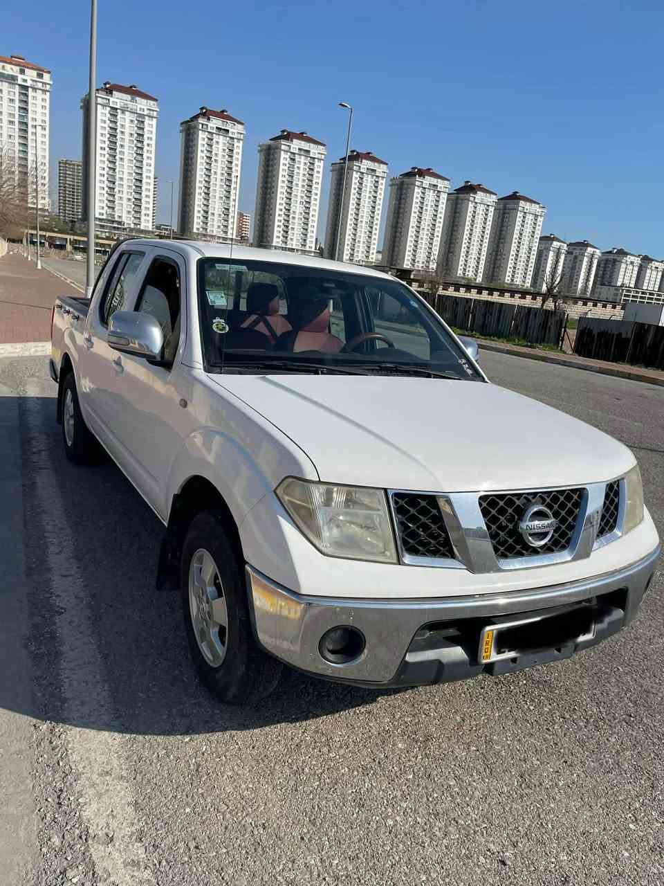 ‎نیسان ناڤارا سپی
2010مە کینە ی بیلادە 
کراوەتە وە بێ دوکە ڵ 
بئ تە قە ورەقە 
بە ناوی خۆمانە وەیە 
سە نە وی بەسەرچووە  
تە بریدساردوگە رم بە شە رت  
تایە ی تازە 
ڕە سمی 
‎سۆنەرم داناوە
٩٠ $مەعمەلە
 ***********
