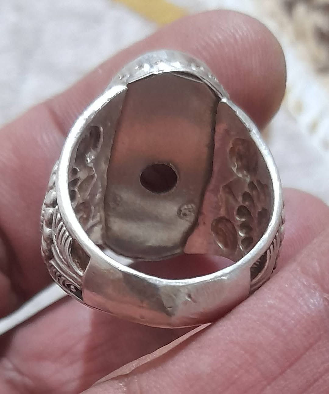 السلام علكيم /سليماني احمر قديم صياغه ثكيله قياسه٢٢يوجد توصيل لجميع المحافضات
***********واتس
