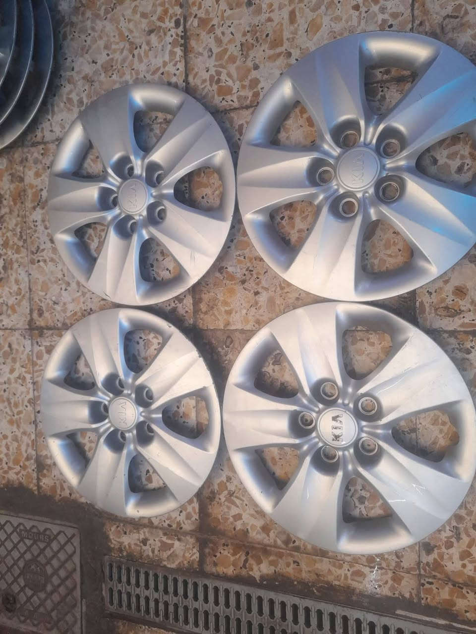 السلام عليكم 
للبيع 
تخم كبات هونداي 
وتخمين كبات كيا 
واكو كب واحد من مال الهونداي مشخط فقط
سعر التخم الواحد 40 الف بي مجال


**إذا كنت صاحب هذا الإعلان وتريد حذفه لأي سبب، رجاءا أرسل رسالة إلى الدعم الفني**