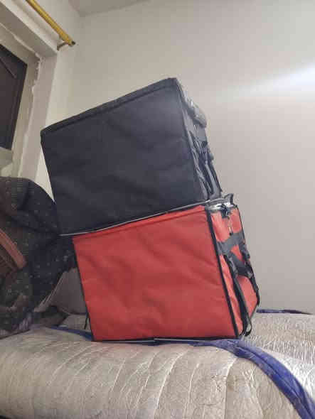 السلام عليكم صناديك دليفري جديده للبيع قيم بل يرضي الله +أشير اصليه مال ٢٥ +مسند مال كشن للبيع مكاني بغداد الكريعات *********** متواجد واتساب
