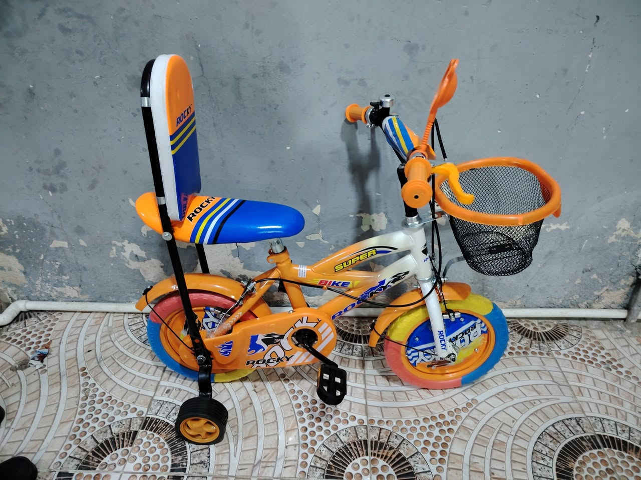 باسكيل حجم 12 جديد كسر كارتون مامستخدم سعره 35 نهايته وقفله شراي خابر وتدلل *********** ملاحظة اروس شعندك باسكيل عاطل لو حته صغير تحياتي للجميع
