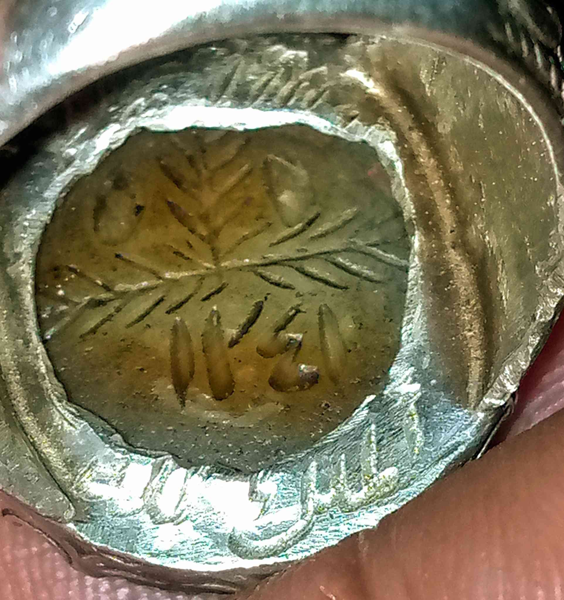 جزع يماني قديم خط كوفي ...... الله الملك 
وبنفس.  واذا  تقره من الجهه الثانيه الملك لله 
1241 هجري تاريخ عثماني..........
السعر   150


**إذا كنت صاحب هذا الإعلان وتريد حذفه لأي سبب، رجاءا أرسل رسالة إلى الدعم الفني**