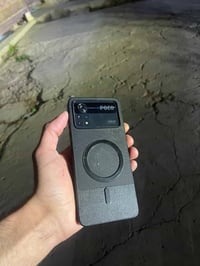 بوكو اكس ٤ برو • ١٢٨ • ضهر مكسور