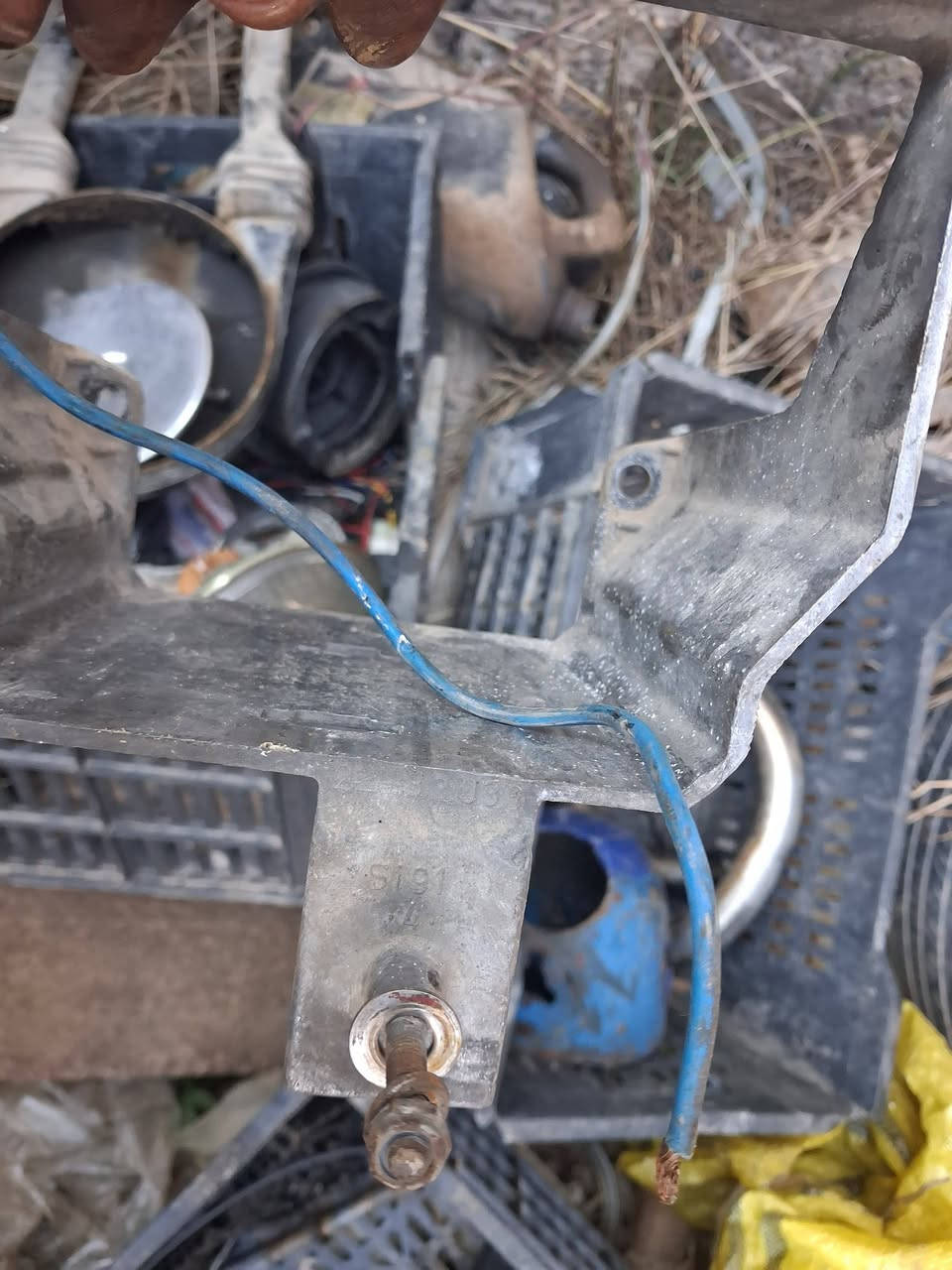 سلام عليكم للبيع قاعدة باتري ٨١ حيل نظيفه  السعر  ١٥مكاني فلوجة هاتف ***********يوجد توصيل جميع محافظات من رخصت مدير الكروب المحترم
